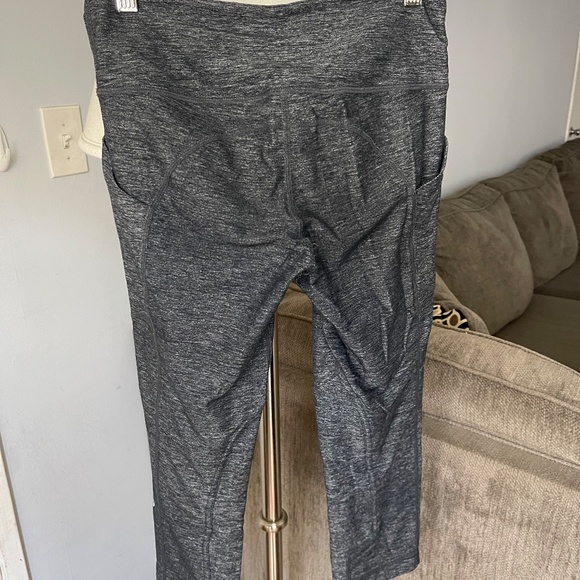 lululemon athletica Gray Crop Yoga Tight with Pockets 21 in - Picture 2 of 2